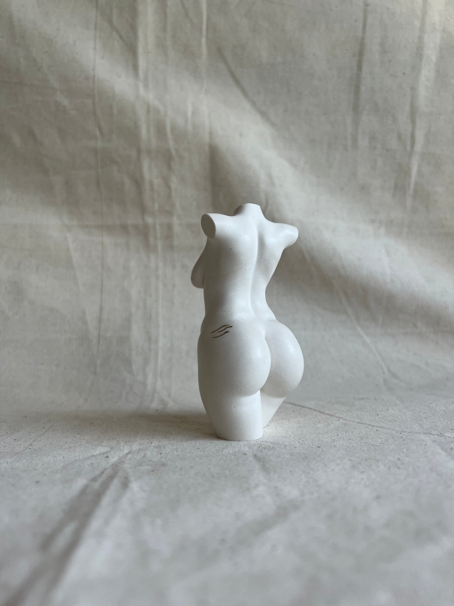 curvy body sculpture with c-section scar & stretch marks [4 inch]