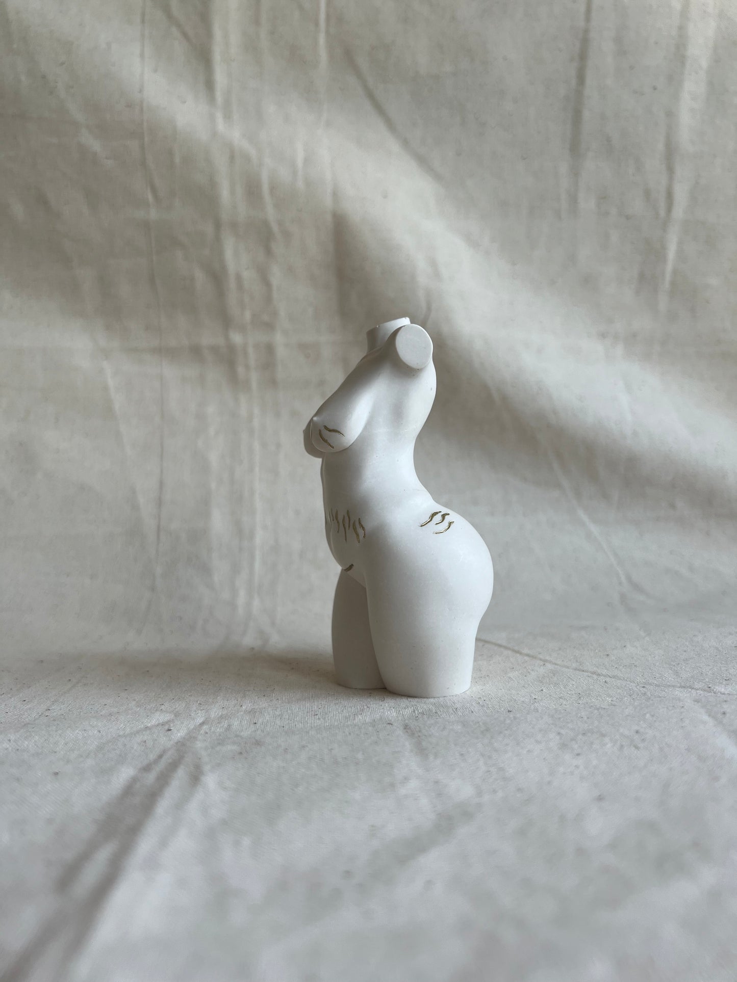 curvy body sculpture with c-section scar & stretch marks [4 inch]