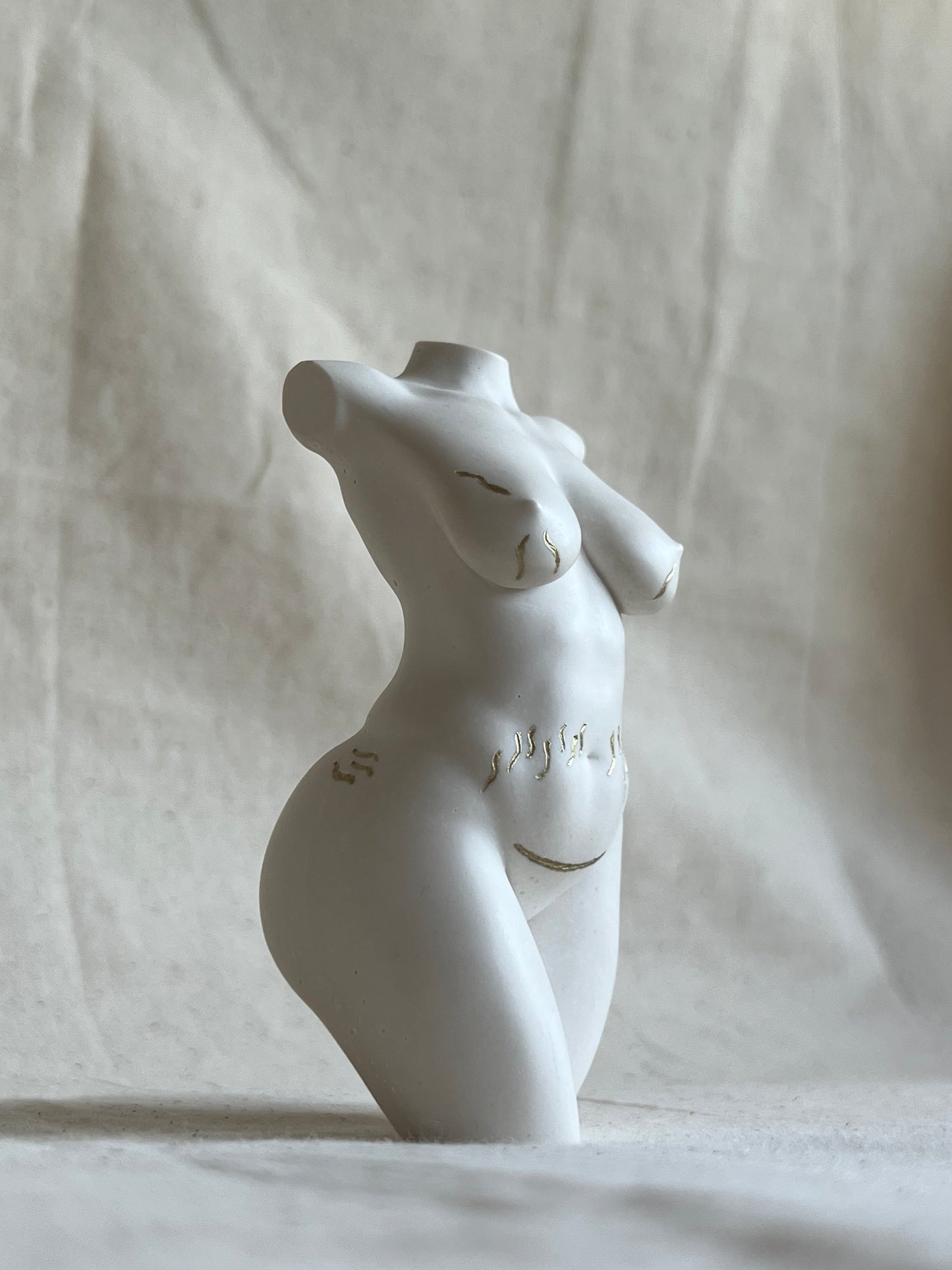 curvy body sculpture with c-section scar & stretch marks [4 inch]