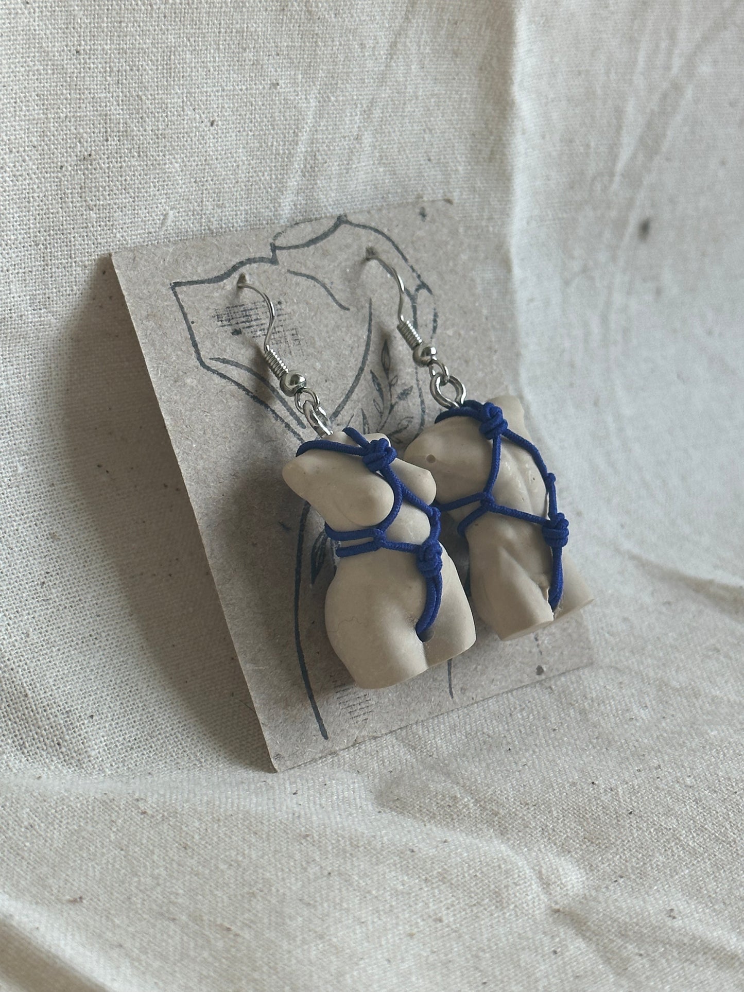 Mixed pair body earrings with shibari in beige & navy - silver hooks