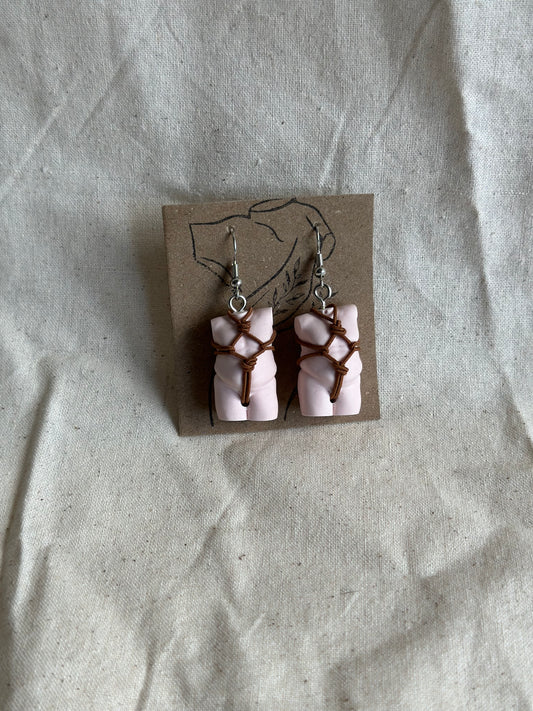 Plus size male shibari earrings in pink & brown - silver hooks