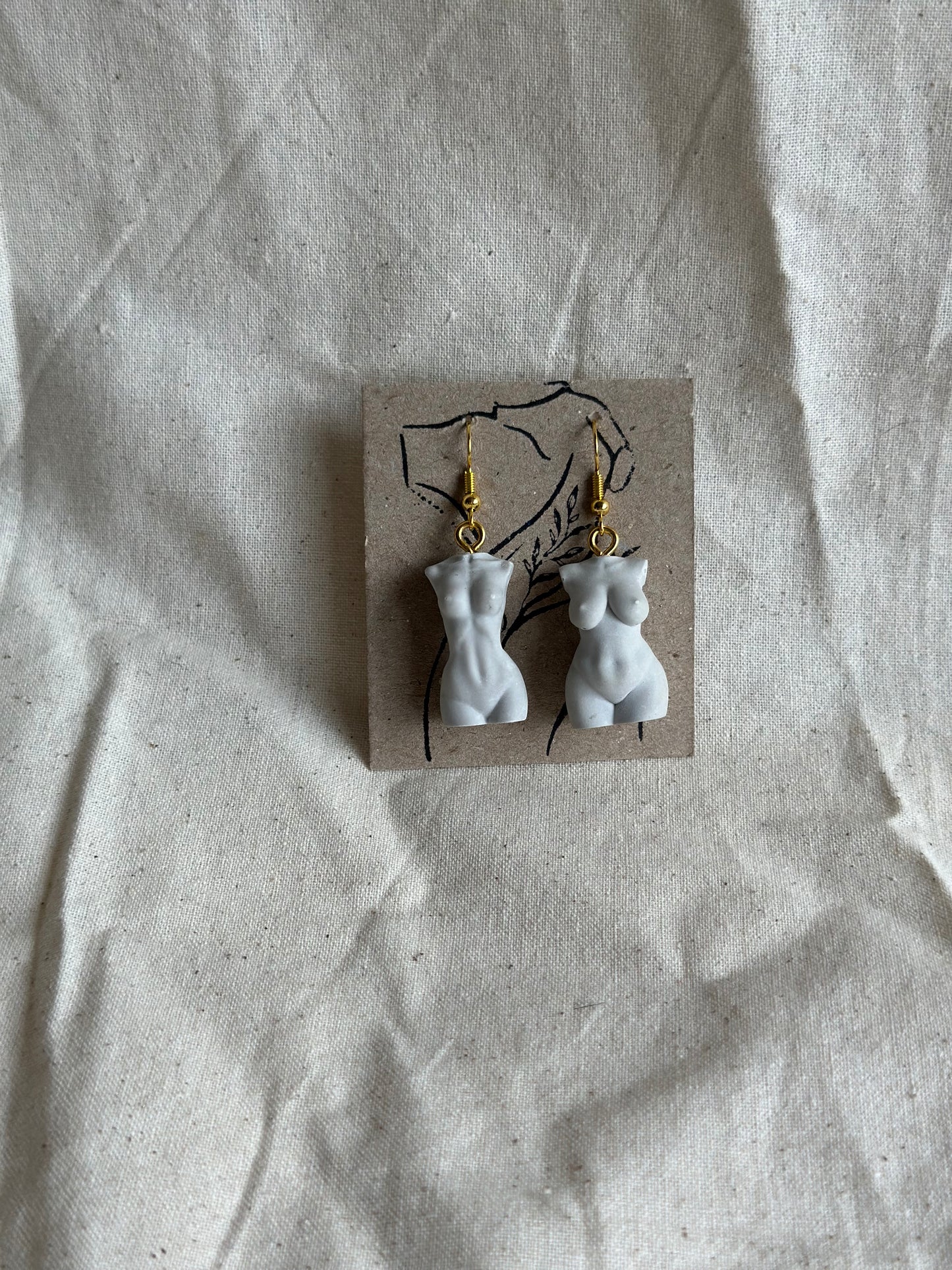 Plus size & athletic female body earrings in very light grey - gold hooks