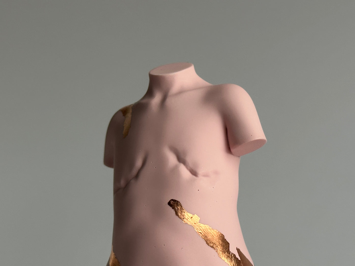 mastectomy body sculpture with flakes [4 inch]