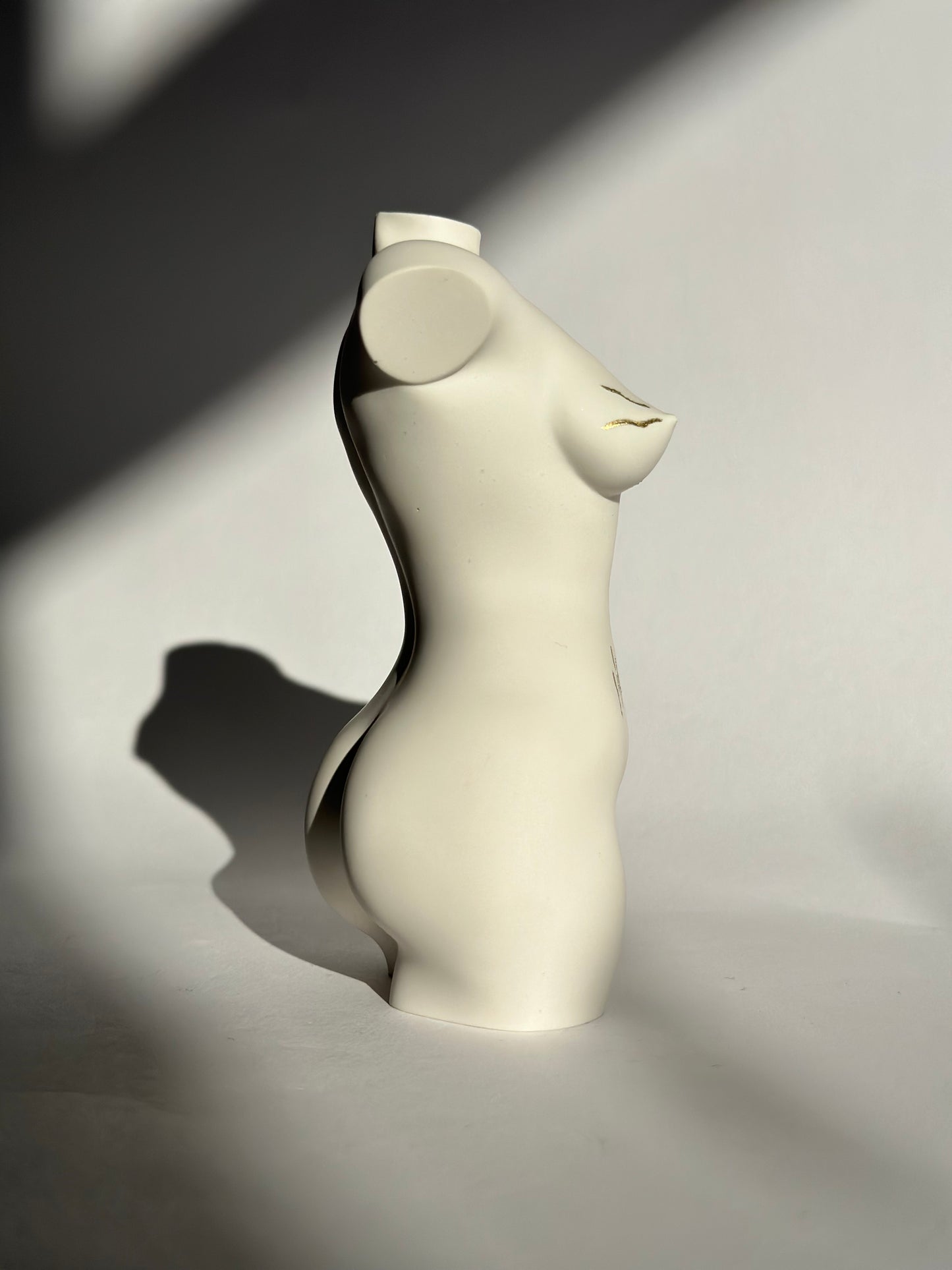 curvy body sculpture with c-section scar & stretch marks [5 inch]