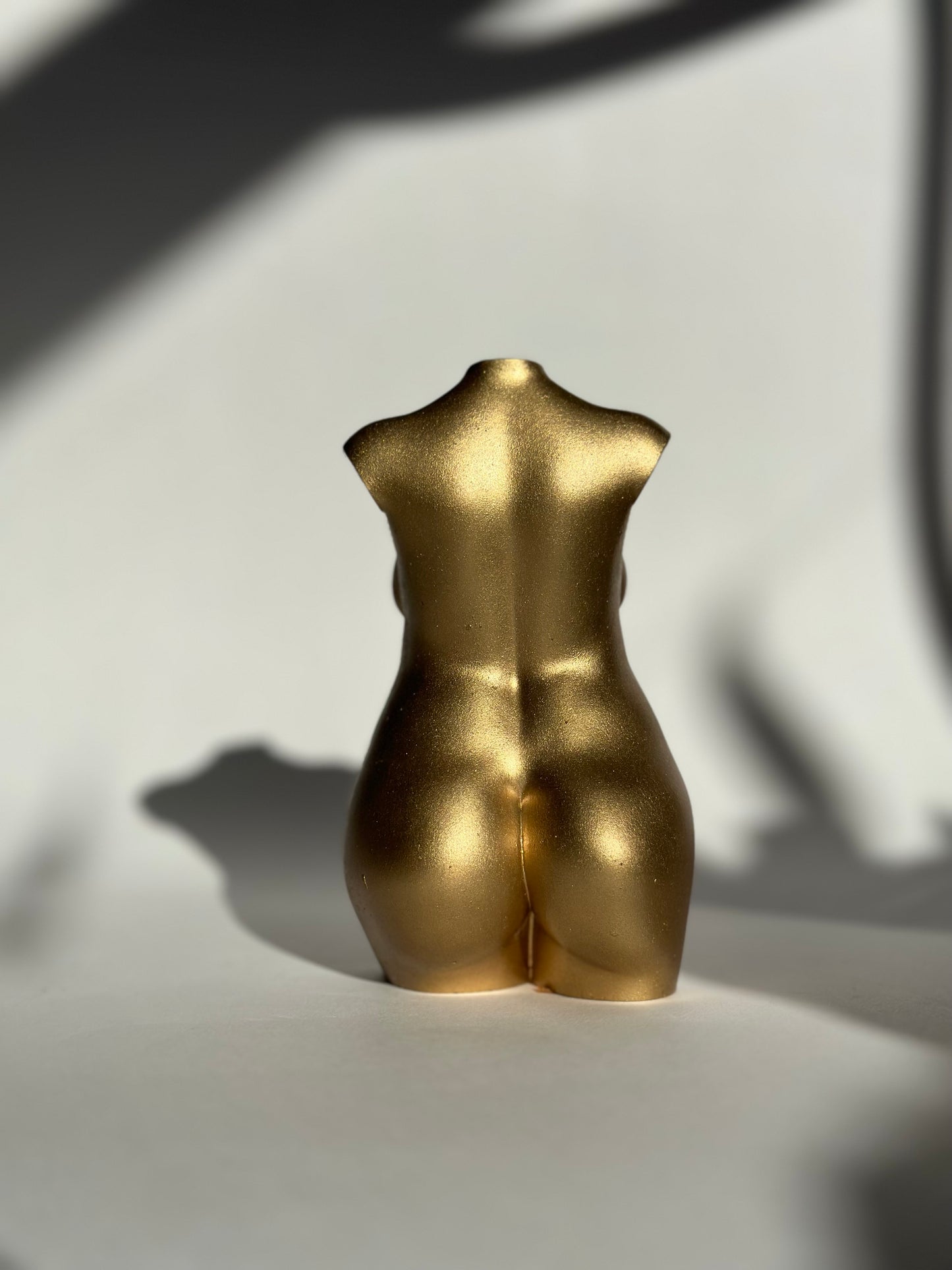 pregnant body sculpture in gold [5 inch]