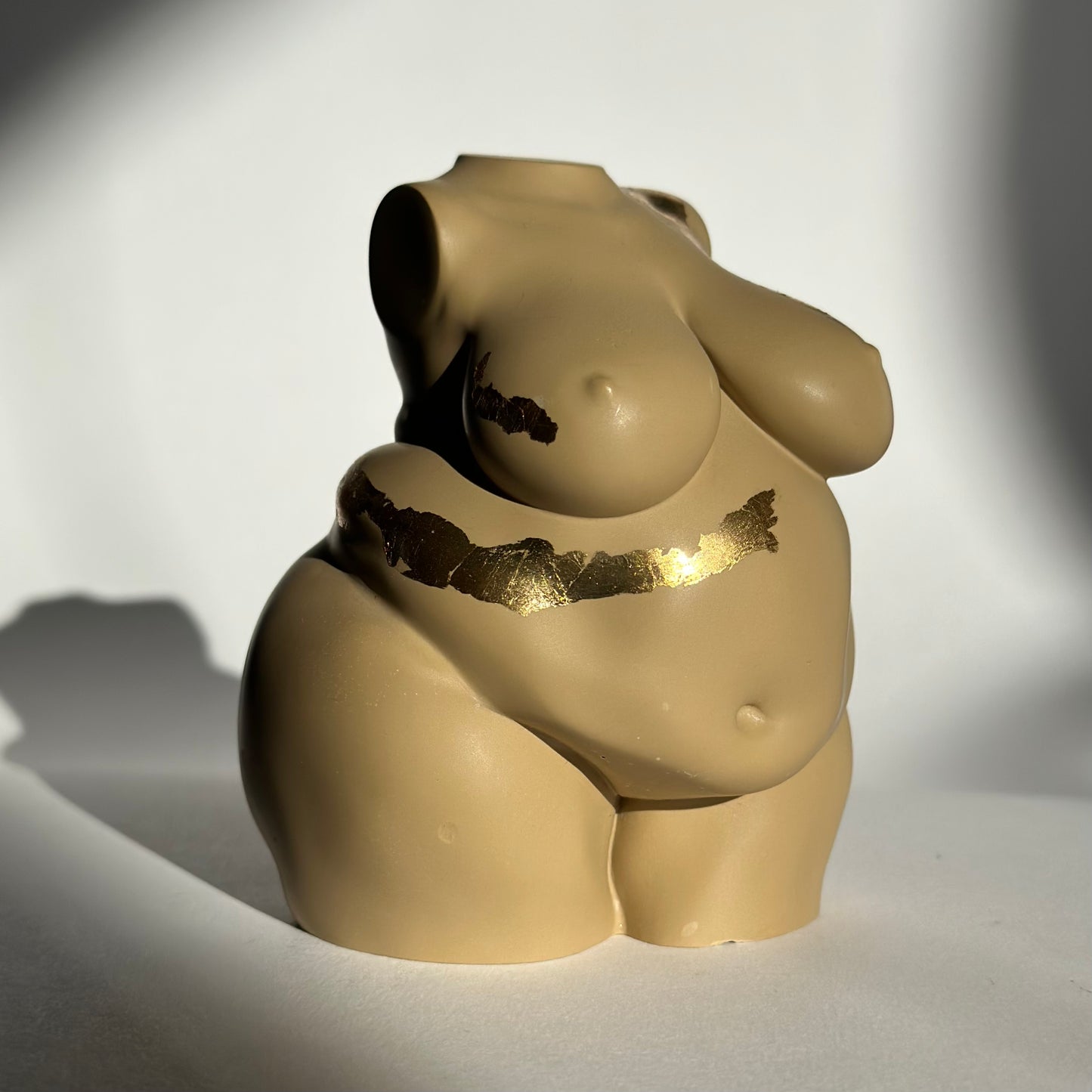 xtra plus size body sculpture with gold|silver flakes [4 inch]