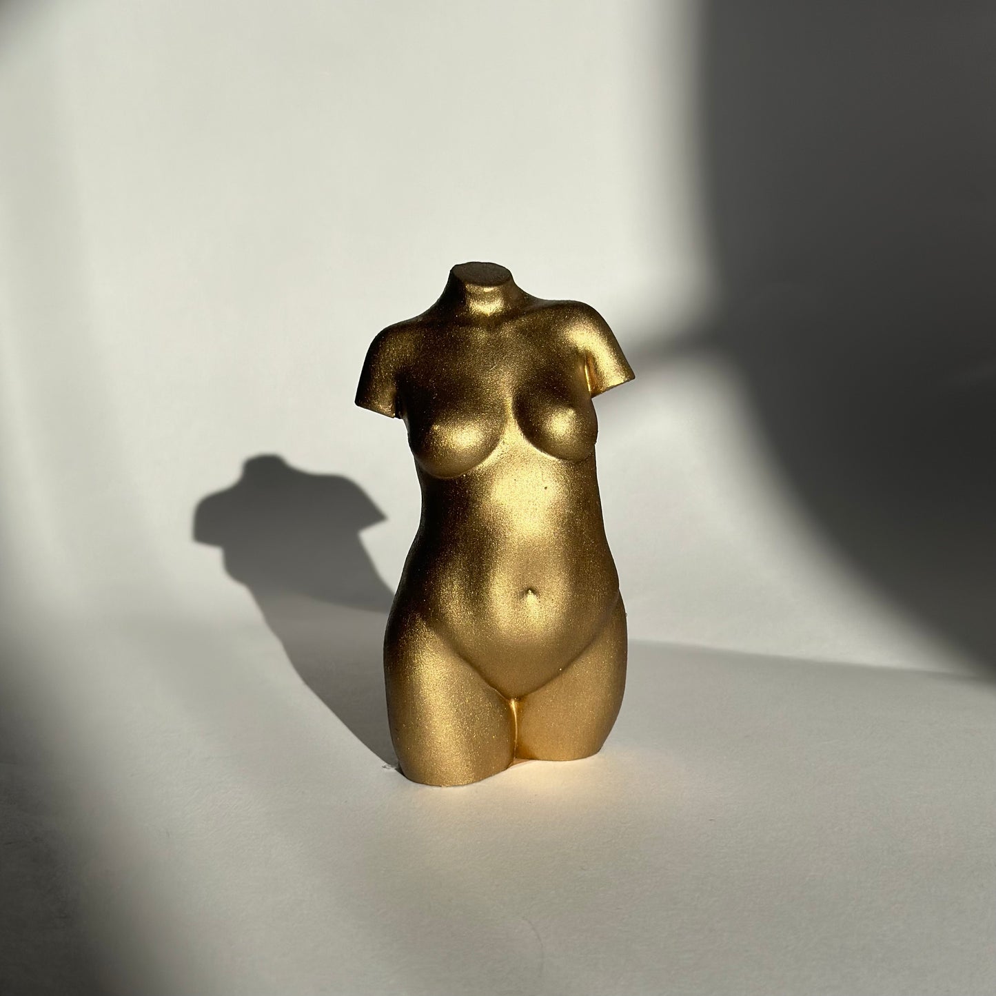 curvy female body sculpture in gold [4 inch]