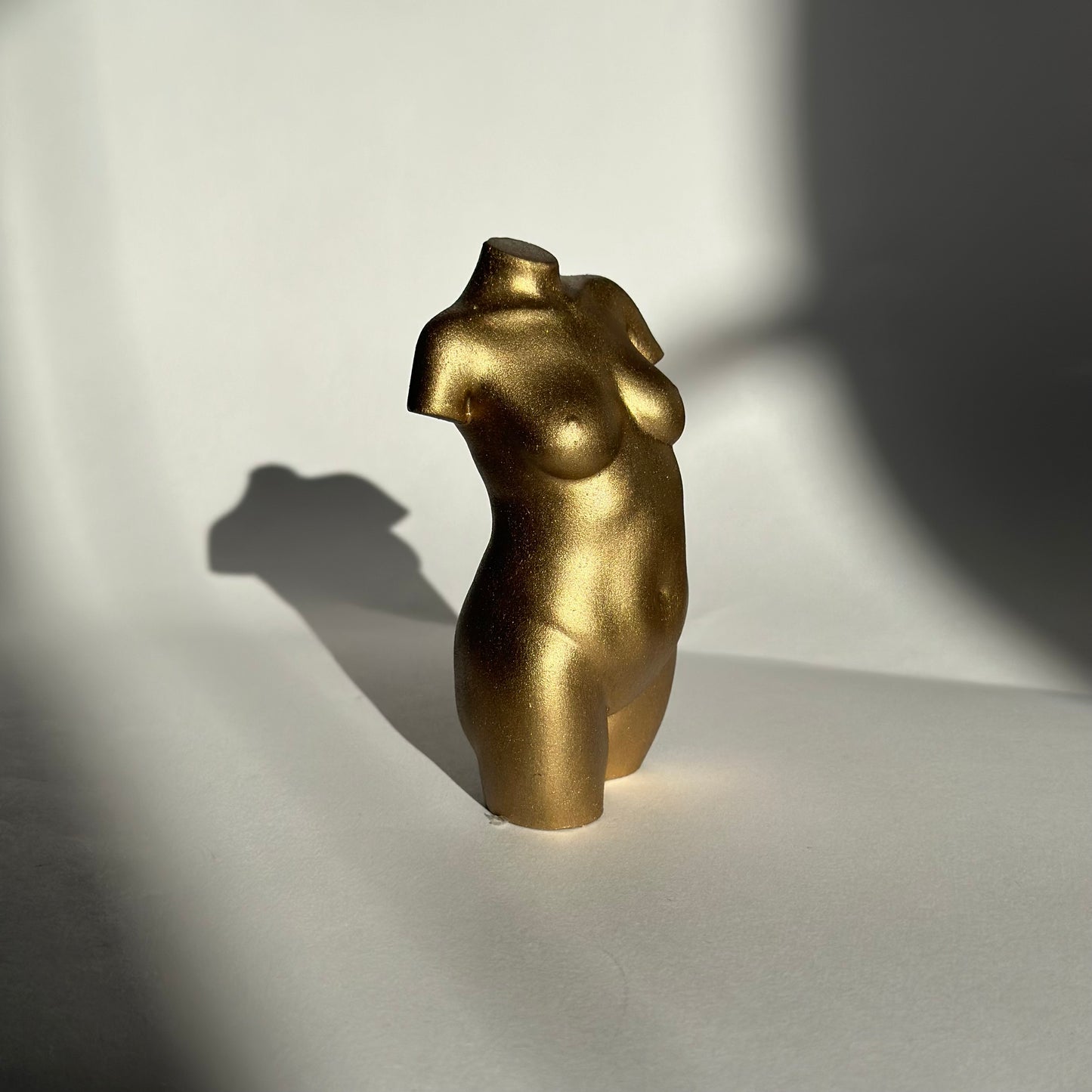 curvy female body sculpture in gold [4 inch]