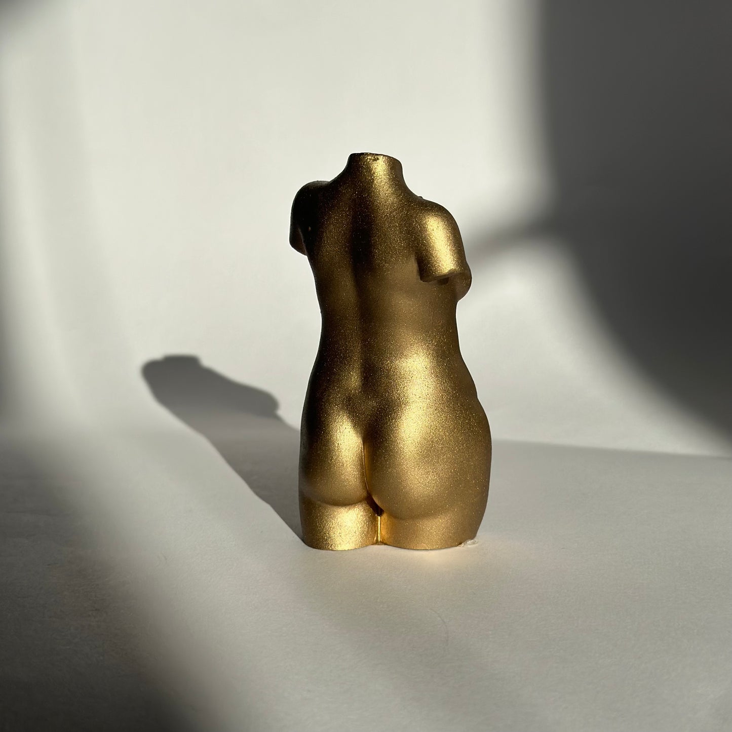 curvy female body sculpture in gold [4 inch]