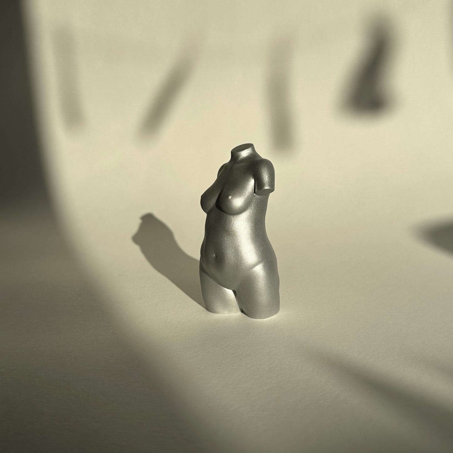 curvy female body sculpture in silver [4 inch]