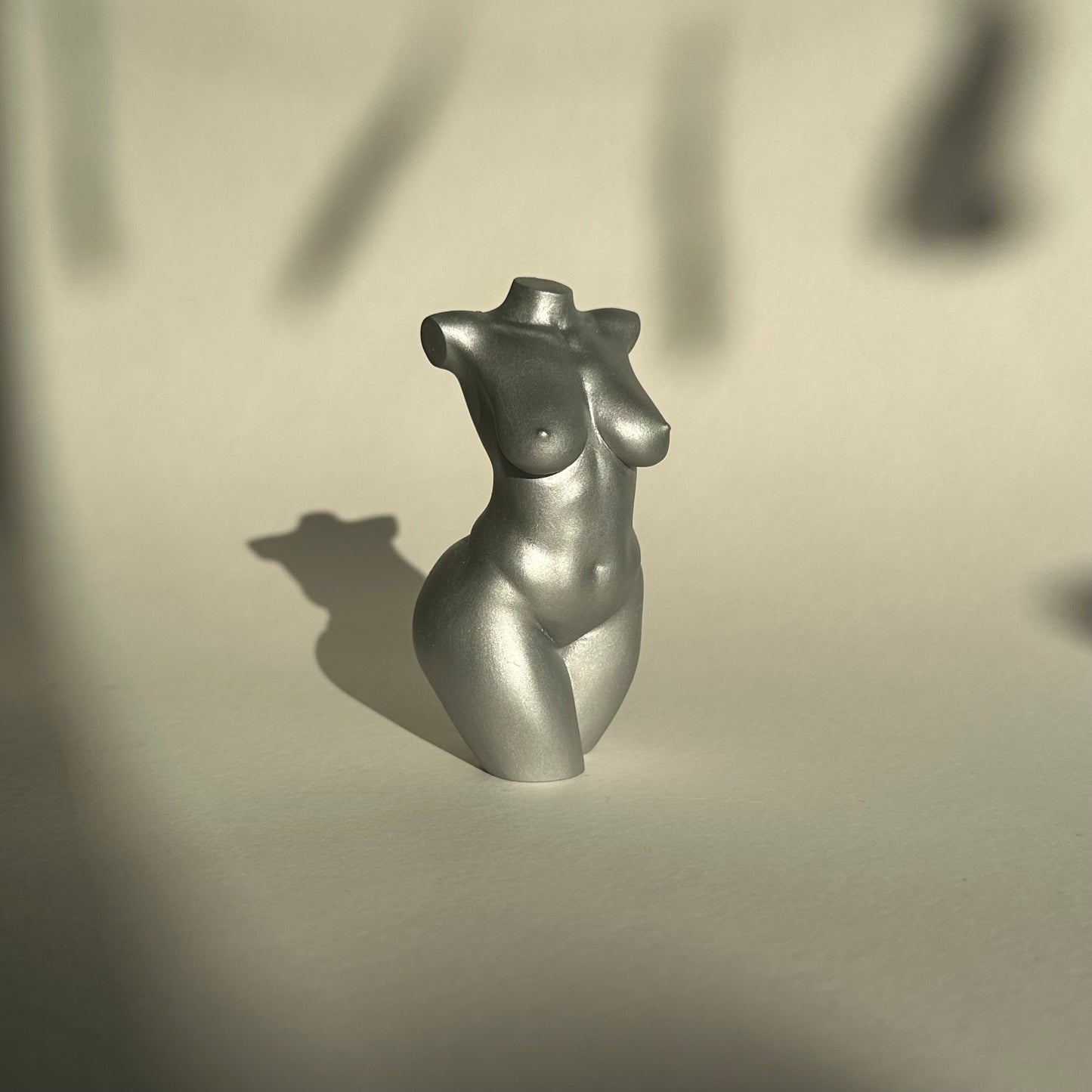 curvy female body sculpture in silver [4 inch]