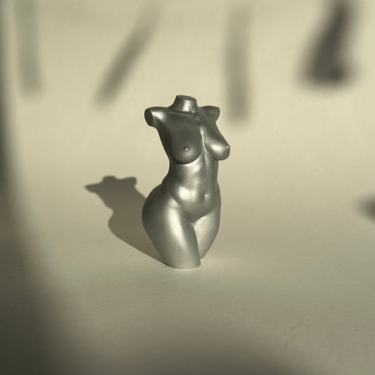 curvy female body sculpture in silver [4 inch]