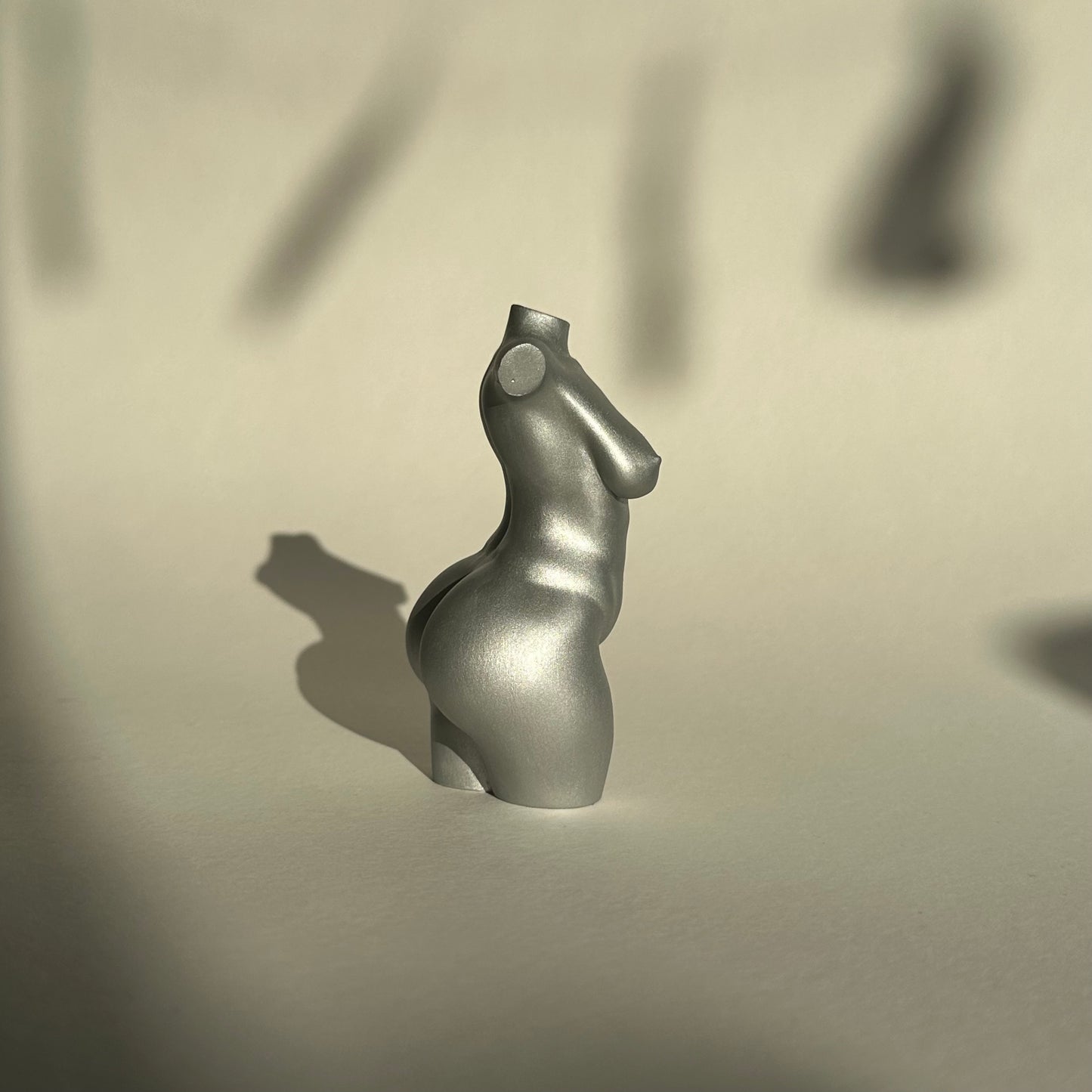 curvy female body sculpture in silver [4 inch]