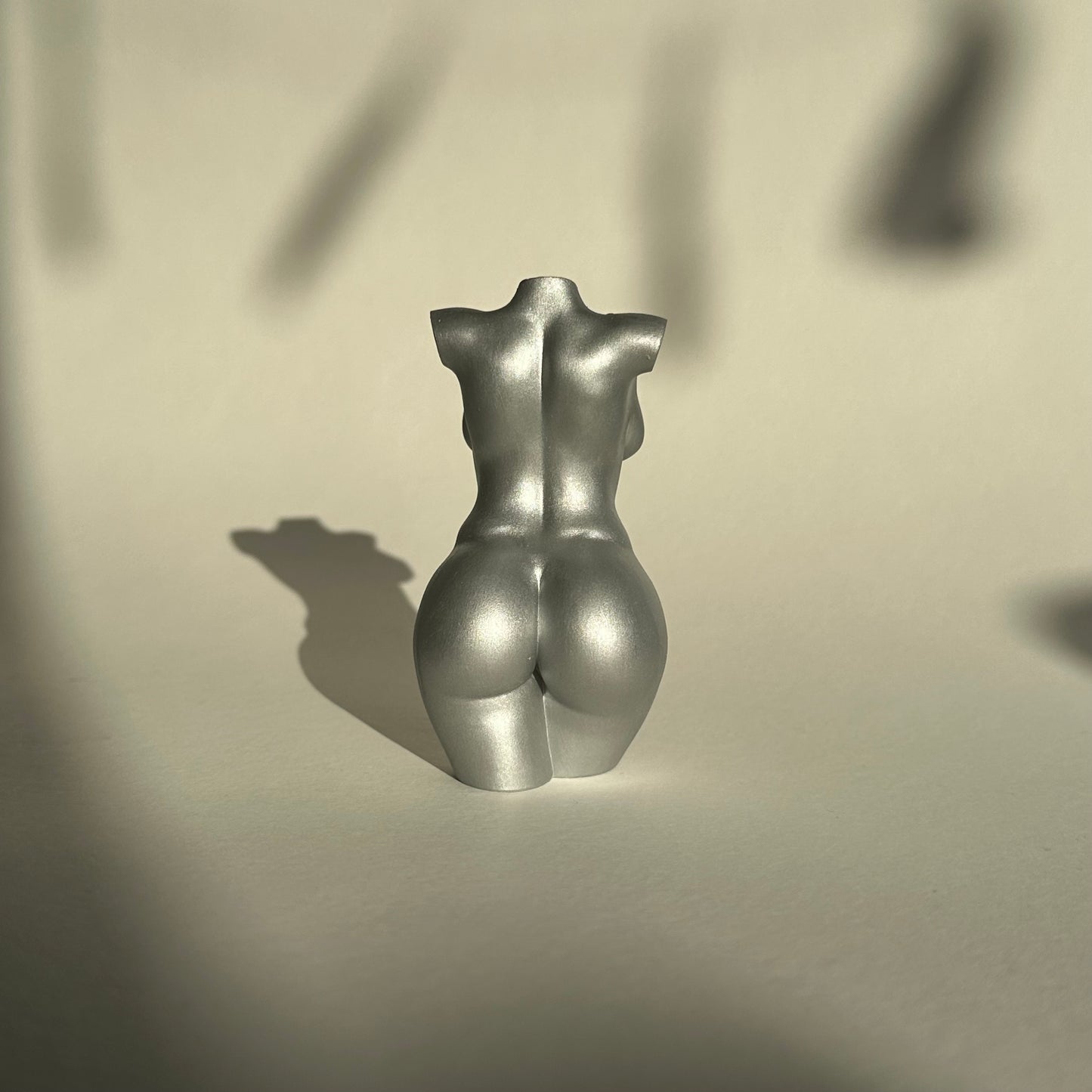 curvy female body sculpture in silver [4 inch]