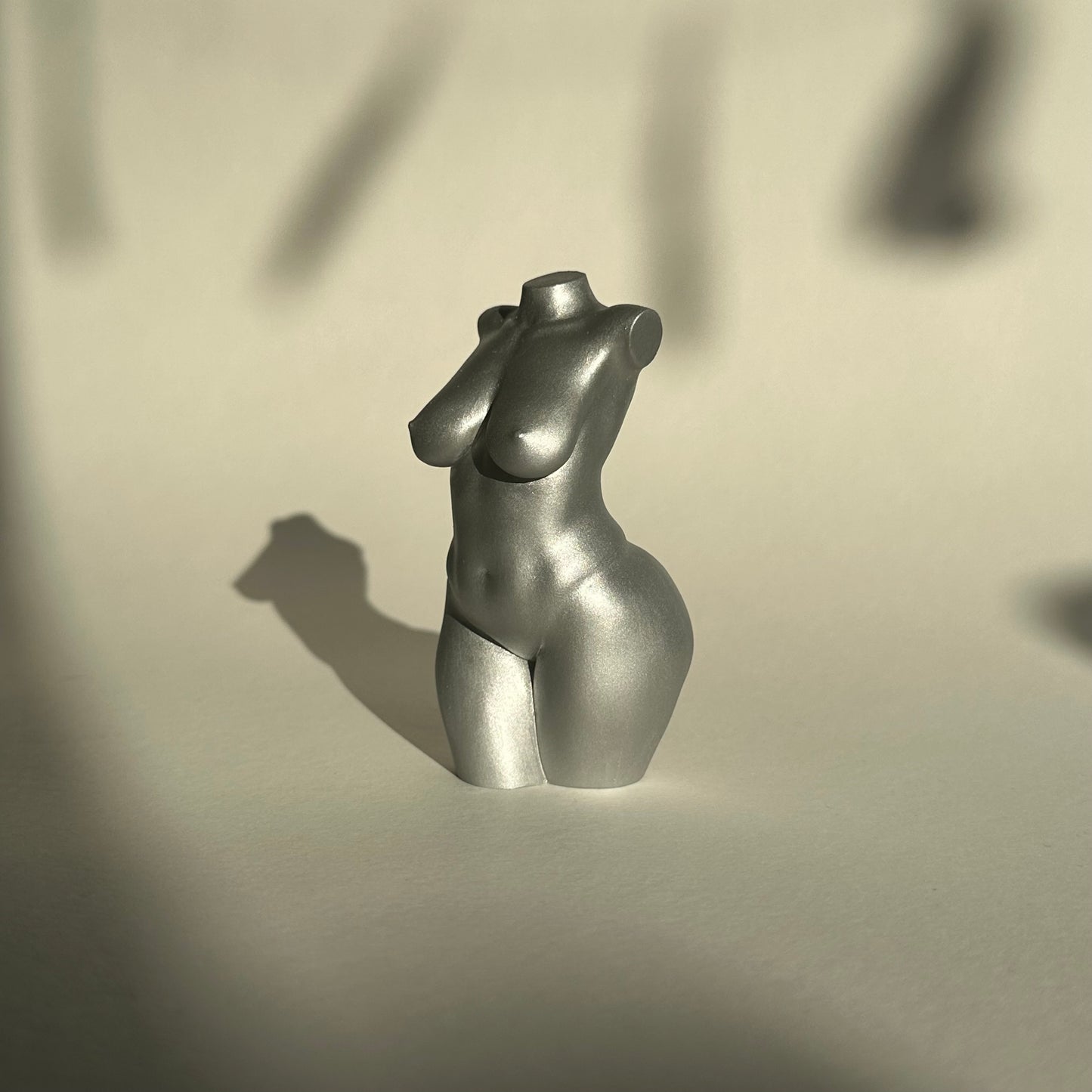 curvy female body sculpture in silver [4 inch]