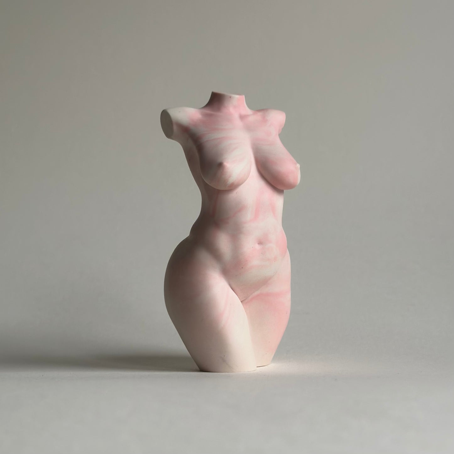 baby pink & white swirl curvy body sculpture [4 inch]
