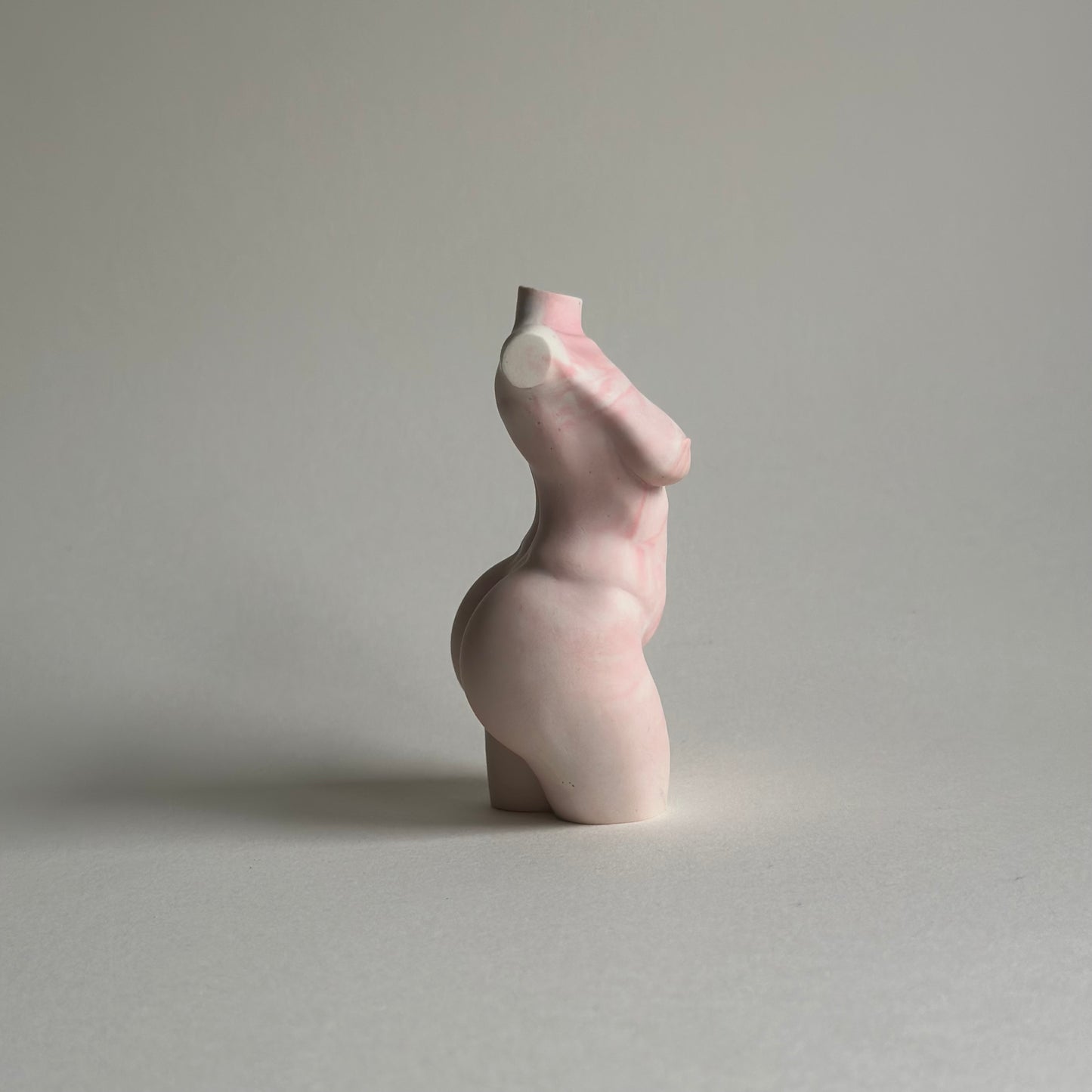 baby pink & white swirl curvy body sculpture [4 inch]