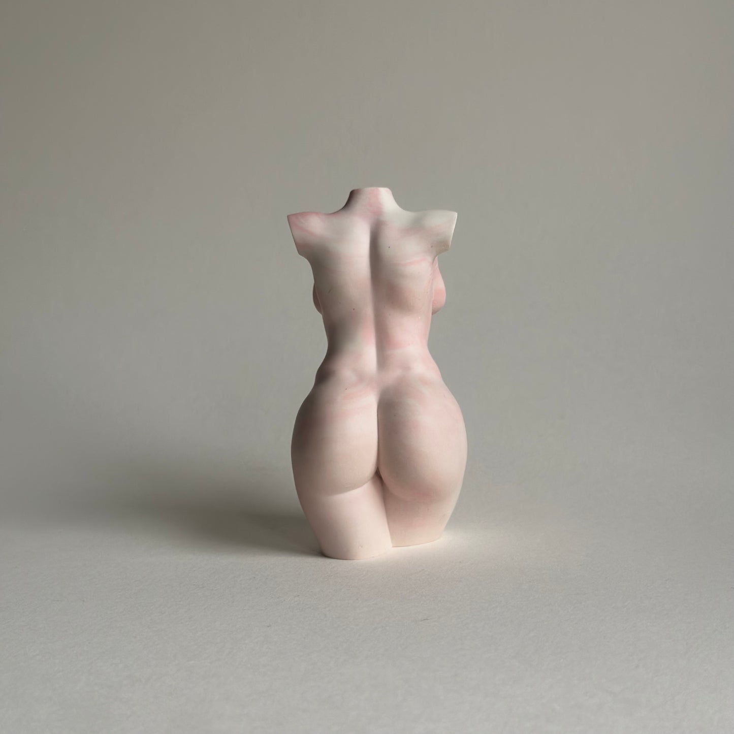 baby pink & white swirl curvy body sculpture [4 inch]