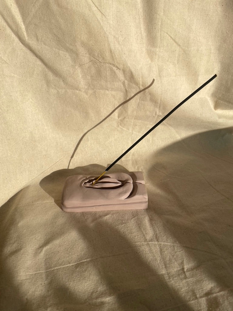 vulva incense holder
