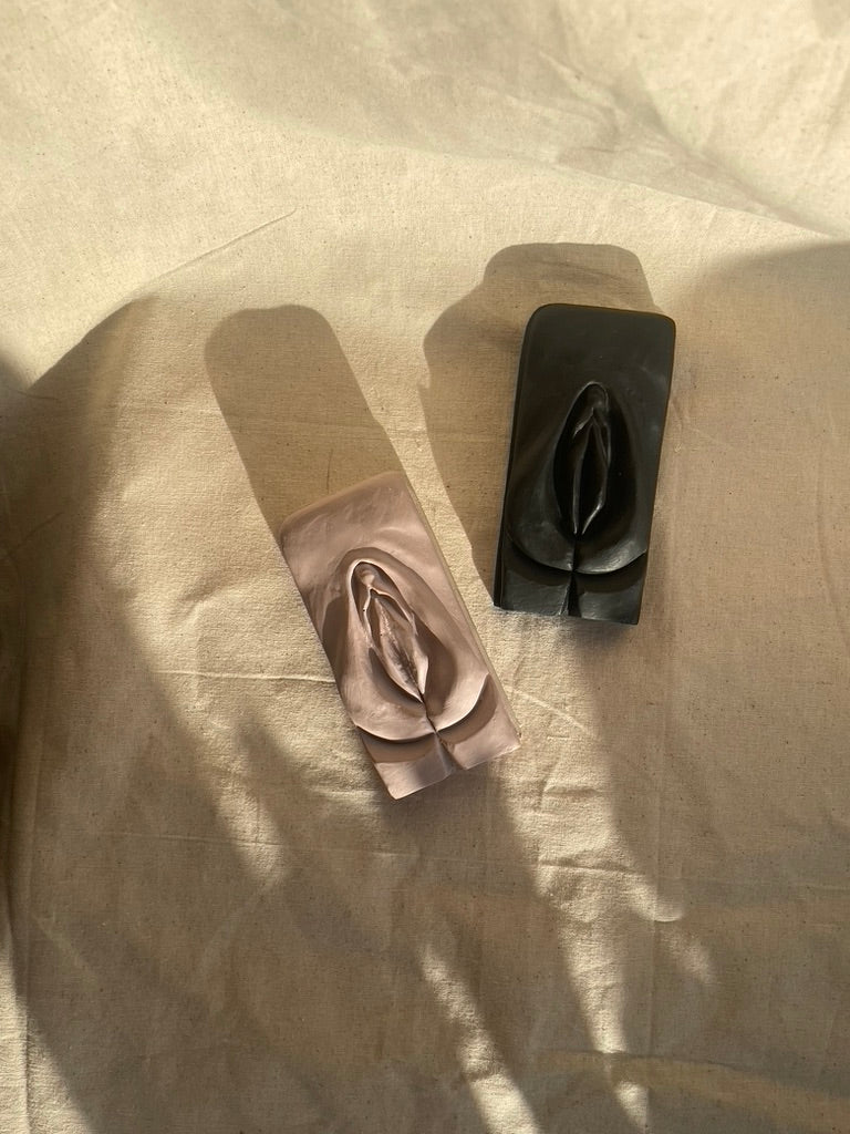 vulva incense holder