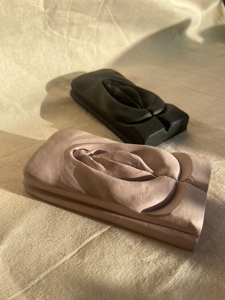 vulva incense holder