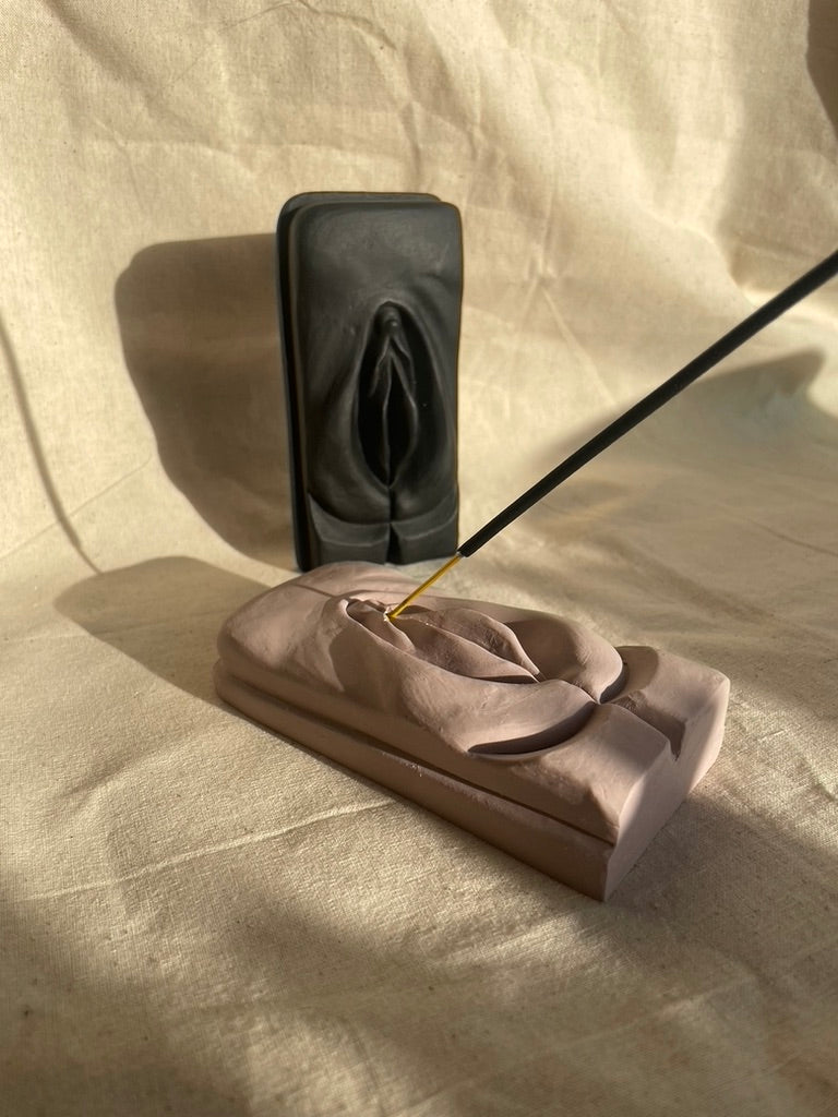 vulva incense holder