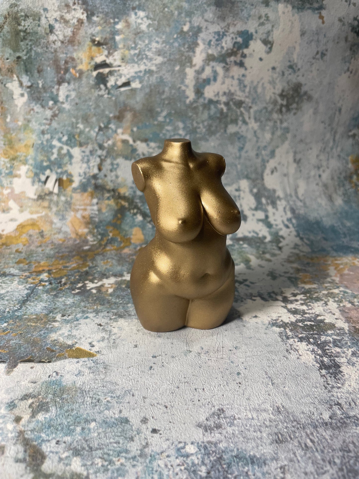 plus size body sculpture in gold [4 inch]