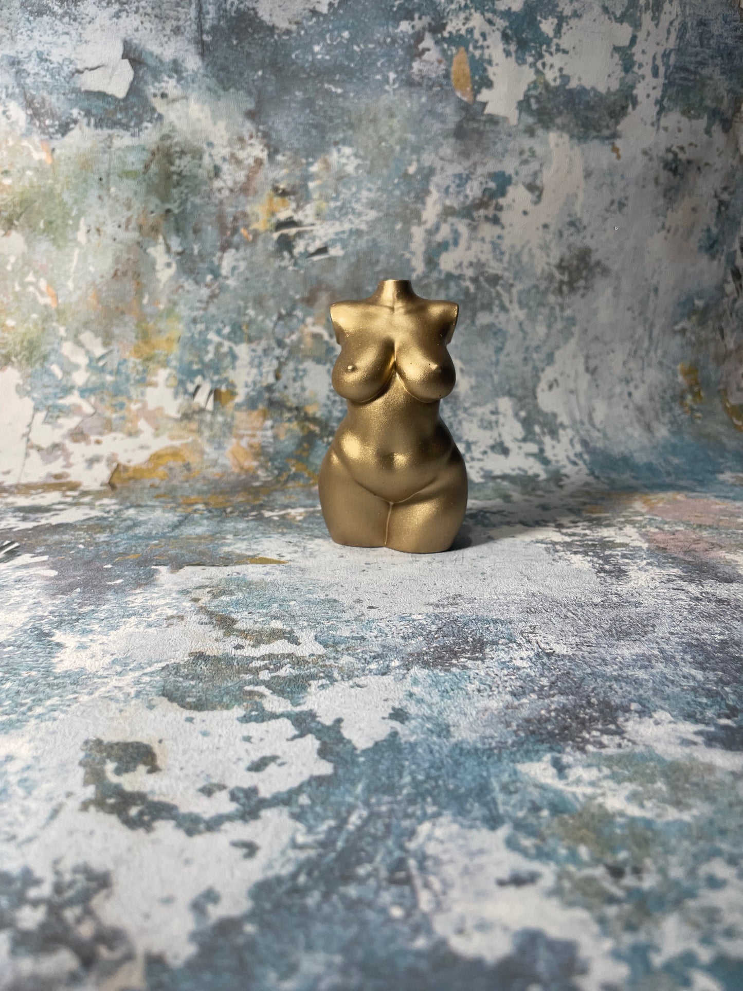 plus size body sculpture in gold [4 inch]